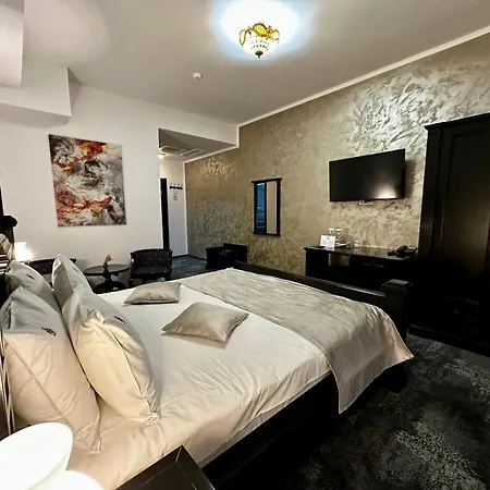 Podu' Cu Lanturi 酒店 4*